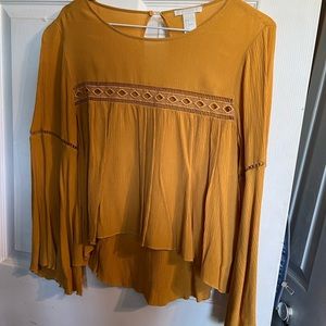 H&M yellow flowy top